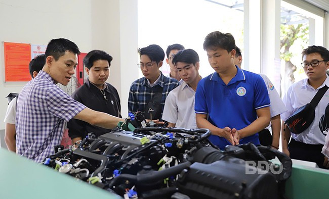 Học sinh lớp 12 các trường THPT trên địa bàn TP Quy Nhơn tham gia buổi tư vấn hướng nghiệp, trải nghiệm cơ sở vật chất tại Trường ĐH Quy Nhơn. Ảnh: ĐVCC Học sinh lớp 12 các trường THPT trên địa bàn TP Quy Nhơn tham gia buổi tư vấn hướng nghiệp, trải nghiệm cơ sở vật chất tại Trường ĐH Quy Nhơn. Ảnh: ĐVCC