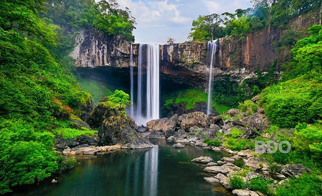 Ở cự ly 70 km, các VĐV sẽ phải vượt qua những khu rừng nguyên sinh, dọc theo suối mát lạnh và chinh phục thác K50 hùng vĩ trước khi về đích. - Trong ảnh: Thác K50 là điểm đến hấp dẫn nhiều chân chạy trong hành trình chinh phục cự ly 70 km của giải. Ảnh: N.DŨNG