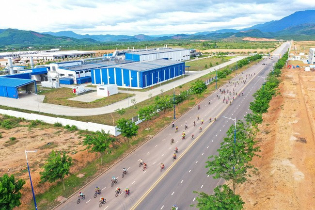An ninh, an toàn được đảm bảo, các CLB xe mô tô phối hợp dẫn đường, hỗ trợ kỹ thuật, góp phần tạo nên hình ảnh chuyên nghiệp, ấn tượng cho chương trình. An ninh, an toàn được đảm bảo, các CLB xe mô tô phối hợp dẫn đường, hỗ trợ kỹ thuật, góp phần tạo nên hình ảnh chuyên nghiệp, ấn tượng cho chương trình.