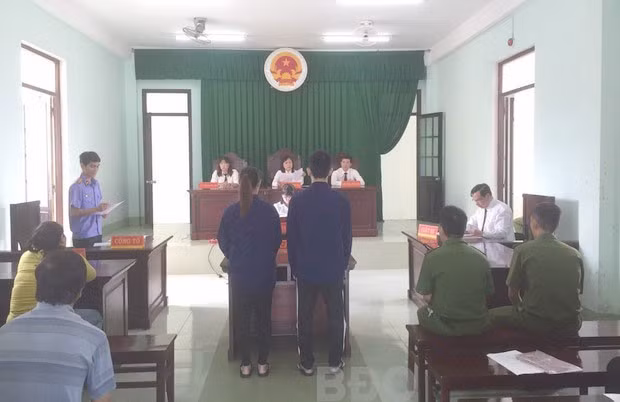 Quang cảnh một phiên tòa xét xử bị cáo vị thành niên phạm tội.