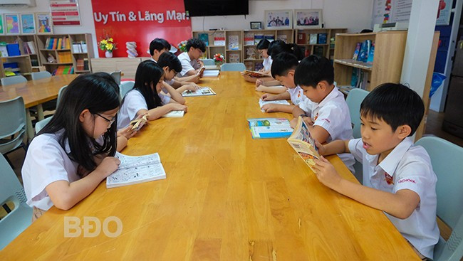 Thư viện Trường Tiểu học, THCS và THPT iSchool Quy Nhơn có kho mở tự chọn để phục vụ học sinh. Ảnh: NGỌC NHUẬN Thư viện Trường Tiểu học, THCS và THPT iSchool Quy Nhơn có kho mở tự chọn để phục vụ học sinh. Ảnh: NGỌC NHUẬN