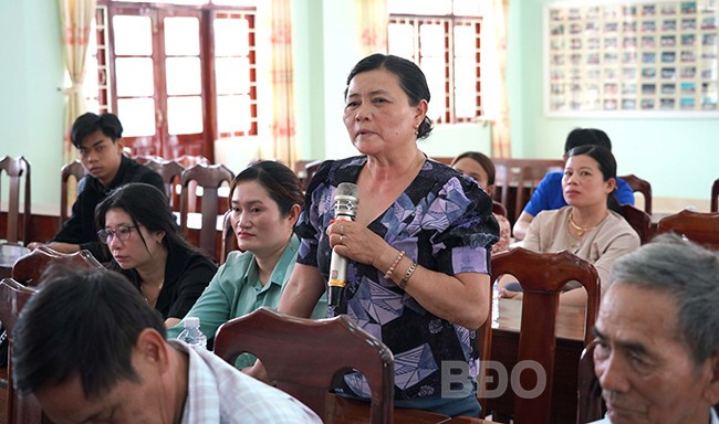 Cử tri xã Cát Hiệp kiến nghị tại buổi tiếp xúc. Ảnh: VĂN LƯU Cử tri xã Cát Hiệp kiến nghị tại buổi tiếp xúc. Ảnh: VĂN LƯU