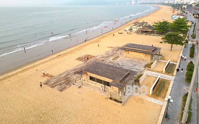 3/4 điểm dịch vụ quy hoạch tại khu vực bãi biển Quy Nhơn đã và đang triển khai đầu tư. Ảnh: M.H