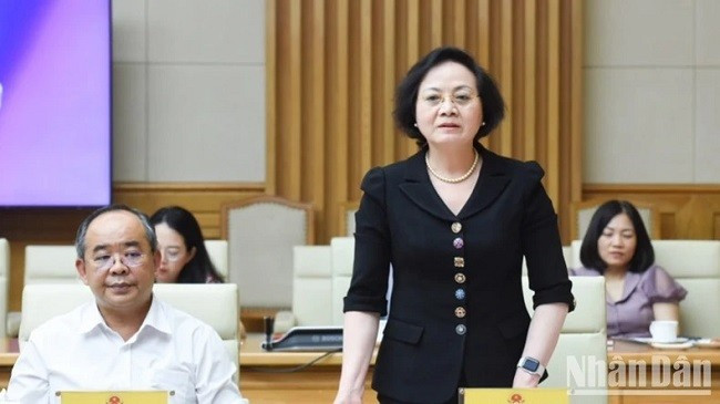 Bộ trưởng Nội vụ Phạm Thị Thanh Trà phát biểu ý kiến tại phiên họp. (Ảnh: TRẦN HẢI) Bộ trưởng Nội vụ Phạm Thị Thanh Trà phát biểu ý kiến tại phiên họp. (Ảnh: TRẦN HẢI)