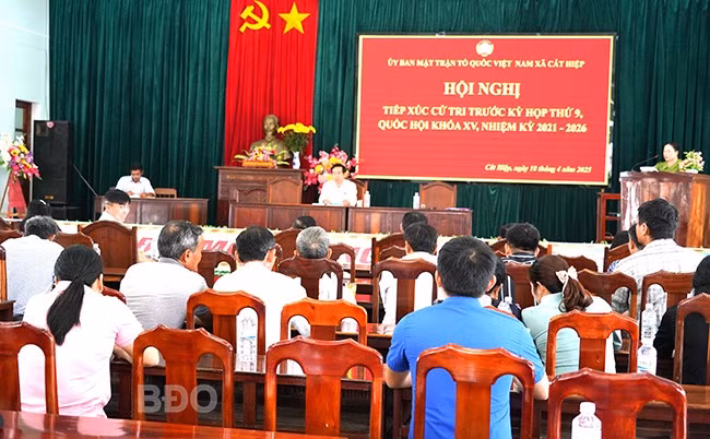 Quang cảnh buổi tiếp xúc. Ảnh: VĂN LƯU