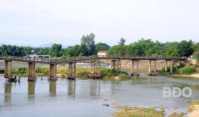 Cầu Phụ Ngọc cũ - chứng tích thời kháng chiến chống Mỹ của quân dân An Nhơn. Ảnh: NGỌC NHUẬN