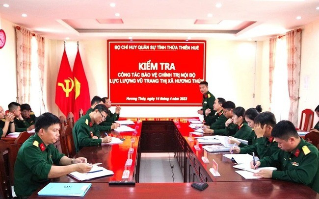 Bộ Chỉ huy quân sự tỉnh Thừa Thiên Huế tổ chức đoàn đi kiểm tra công tác bảo vệ chính trị nội bộ tại cơ sở. Bộ Chỉ huy quân sự tỉnh Thừa Thiên Huế tổ chức đoàn đi kiểm tra công tác bảo vệ chính trị nội bộ tại cơ sở.