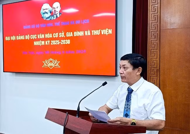 Phó Cục trưởng Cục Văn hóa cơ sở, Gia đình và Thư viện Khuất Văn Quý. Phó Cục trưởng Cục Văn hóa cơ sở, Gia đình và Thư viện Khuất Văn Quý.