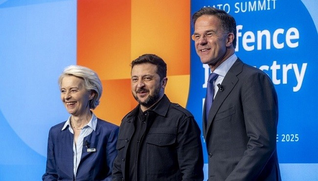 Tổng thư ký NATO Mark Rutte và Chủ tịch Ủy ban châu Âu Ursula Von der Leyen tái khẳng định sự ủng hộ của liên minh đối với Ukraine. (Ảnh: NATO).