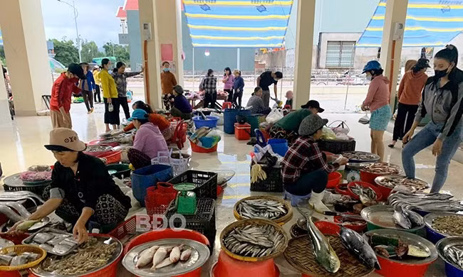 Một gian hàng tại chợ Quán Mối mới. Ảnh Xuân Vinh