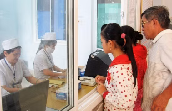 Đăng ký khám bệnh BHYT tại Trung tâm Y tế huyện Phù Cát.
