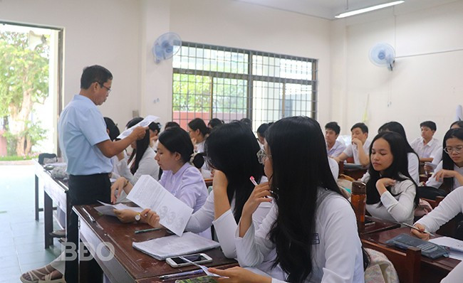 Học sinh Trường THPT chuyên Lê Quý Đôn tham gia ôn tập trước kỳ thi chọn học sinh giỏi quốc gia năm 2024 - 2025. Ảnh: HỒ ĐIỂM