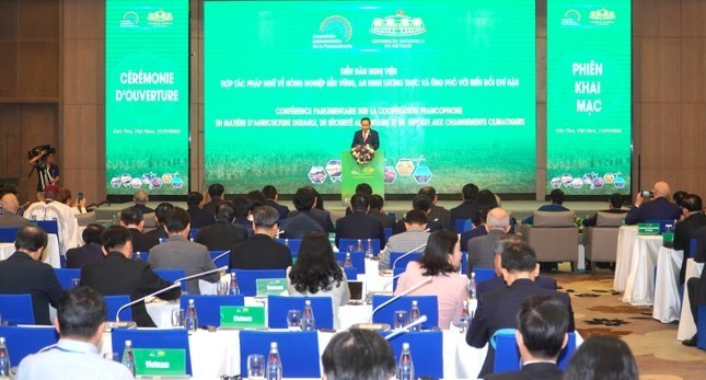 Quang cảnh phiên khai mạc diễn đàn. Quang cảnh phiên khai mạc diễn đàn.