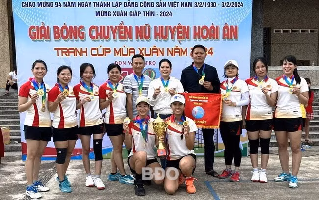 Đội CA Trại giam Kim Sơn đoạt vô địch Giải bóng chuyền nữ tranh cúp mùa xuân huyện Hoài Ân mở rộng năm 2024. Ảnh: HÙNG NGÔ Đội CA Trại giam Kim Sơn đoạt vô địch Giải bóng chuyền nữ tranh cúp mùa xuân huyện Hoài Ân mở rộng năm 2024. Ảnh: HÙNG NGÔ