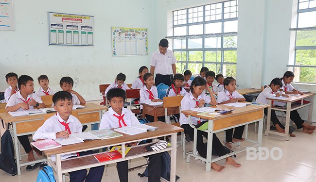 Ngành Giáo dục chú trọng xây dựng và phát triển đội ngũ giáo viên tại các khu vực miền núi. - Trong ảnh: Một tiết học của học sinh Trường Tiểu học Canh Thuận (huyện Vân Canh). Ảnh: HỒ ĐIỂM