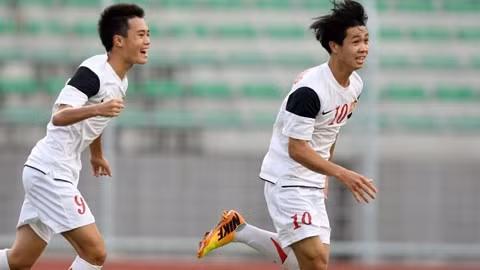 Công Phượng (phải) và Văn Toàn