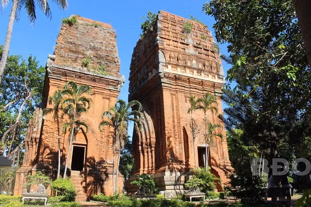 Tháp Đôi luôn là lựa chọn của du khách vì sự thuận tiện trong di chuyển.