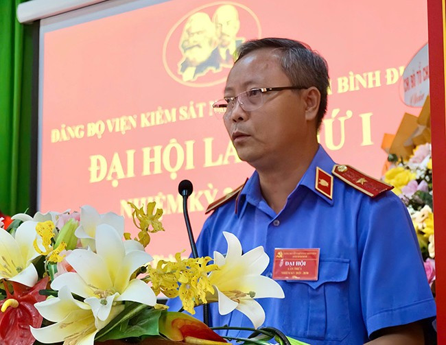 Bí thư Đảng ủy, Viện trưởng Viện KSND tỉnh Bình Định Lê Trung Hưng phát biểu khai mạc Đại hội. Ảnh: T.K