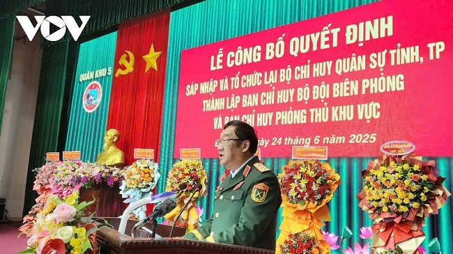 Thượng tướng Phạm Hoài Nam, Thứ trưởng Bộ Quốc phòng phát biểu giao nhiệm vụ. Thượng tướng Phạm Hoài Nam, Thứ trưởng Bộ Quốc phòng phát biểu giao nhiệm vụ.