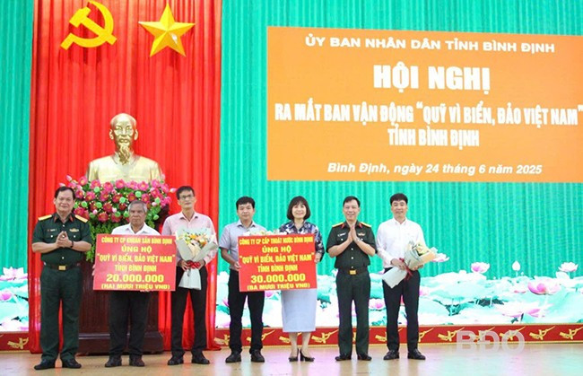 Các DN đóng góp cho Quỹ Vì biển đảo Việt Nam. Ảnh: H.P Các DN đóng góp cho Quỹ Vì biển đảo Việt Nam. Ảnh: H.P