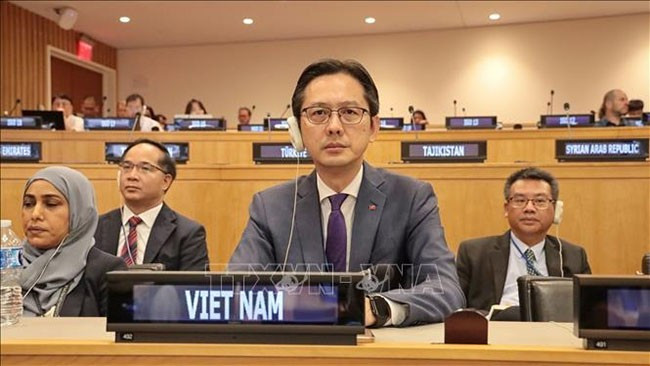 Đại sứ Đỗ Hùng Việt, Trưởng Phái đoàn thường trực Việt Nam tại LHQ, tham dự Hội nghị. Ảnh: Thanh Tuấn/ Phóng viên TTXVN tại Mỹ Đại sứ Đỗ Hùng Việt, Trưởng Phái đoàn thường trực Việt Nam tại LHQ, tham dự Hội nghị. Ảnh: Thanh Tuấn/ Phóng viên TTXVN tại Mỹ