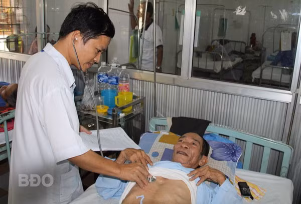 Dù đã có nhiều chính sách thu hút, đãi ngộ, nhưng đội ngũ bác sĩ của BVĐK khu vực Phú Phong vẫn chưa đáp ứng nhu cầu thực tế.