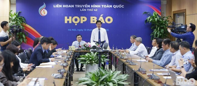 Phó Chủ tịch UBND tỉnh Lâm Hải Giang phát biểu tại buổi họp báo. Ảnh: Đài THVN cung cấp.
