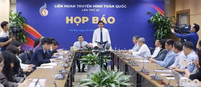 Phó Chủ tịch UBND tỉnh Lâm Hải Giang phát biểu tại buổi họp báo. Ảnh: Đài THVN cung cấp.