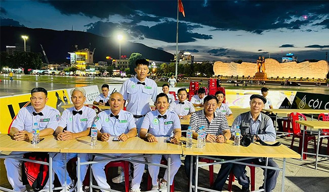 NSNA Võ Đình Đảm (ngồi hàng đầu, ngoài cùng bên phải) tại Giải võ thuật cổ truyền các võ đường Bình Định tranh cúp Hoàng đế Quang Trung lần thứ VI - năm 2024. Ảnh: NVCC NSNA Võ Đình Đảm (ngồi hàng đầu, ngoài cùng bên phải) tại Giải võ thuật cổ truyền các võ đường Bình Định tranh cúp Hoàng đế Quang Trung lần thứ VI - năm 2024. Ảnh: NVCC