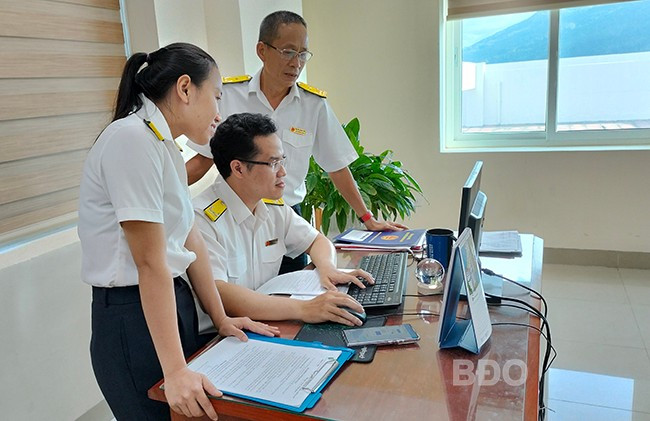 Cục Thuế tỉnh thường xuyên tương tác, tư vấn cho người nộp thuế các vấn đề liên quan đến lĩnh vực thuế trên môi trường điện tử. Ảnh: T.SỸ Cục Thuế tỉnh thường xuyên tương tác, tư vấn cho người nộp thuế các vấn đề liên quan đến lĩnh vực thuế trên môi trường điện tử. Ảnh: T.SỸ