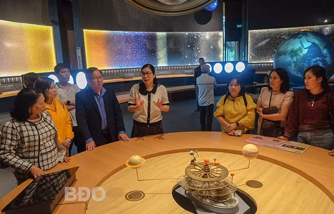 Trải nghiệm sản phẩm du lịch khám phá khoa học tại Trung tâm Khám phá khoa học và Đổi mới sáng tạo. Ảnh: ĐOAN NGỌC