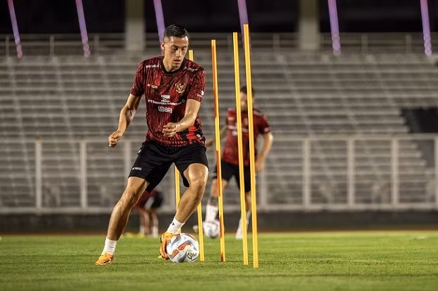 Jay Idzes, cầu thủ nhập tịch dự kiến ra mắt ĐT Indonesia trong trận đấu với ĐT Việt Nam tối nay. (Ảnh: Antara).