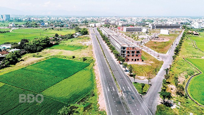 Đường kết nối từ trung tâm TX An Nhơn đến đường phía Tây đầm Thị Nại kết nối mạng lưới tuyến hành lang ven biển. Ảnh: M.H