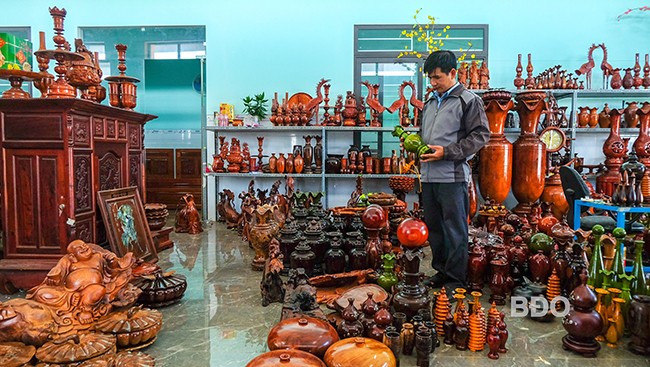 Sản phẩm làng nghề tiện gỗ mỹ nghệ Nhơn Hậu đa dạng mẫu mã phục vụ nhu cầu thị trường. Ảnh: ĐOAN NGỌC Sản phẩm làng nghề tiện gỗ mỹ nghệ Nhơn Hậu đa dạng mẫu mã phục vụ nhu cầu thị trường. Ảnh: ĐOAN NGỌC