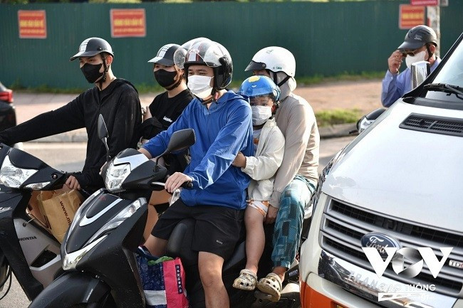 Lực lượng chức năng khuyến cáo người dân trở lại làm việc cần tránh các khung giờ cao điểm, lựa chọn tuyến đường phù hợp để tránh ùn tắc, tuân thủ luật giao thông đường bộ, không sử dụng rượu bia. Lực lượng chức năng khuyến cáo người dân trở lại làm việc cần tránh các khung giờ cao điểm, lựa chọn tuyến đường phù hợp để tránh ùn tắc, tuân thủ luật giao thông đường bộ, không sử dụng rượu bia.