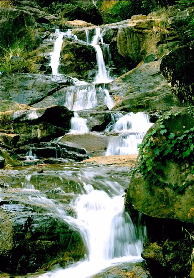 Thác Trà Kơi ở xã Bok Tới. Ảnh: VÕ CHÍ HÀ