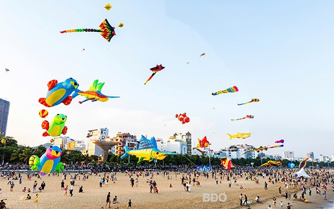 Lễ hội diều tổ chức ở Quy Nhơn từ ngày 18 - 19.4 tạo thêm điểm nhấn thu hút du khách về đất Võ. Ảnh: DŨNG NHÂN