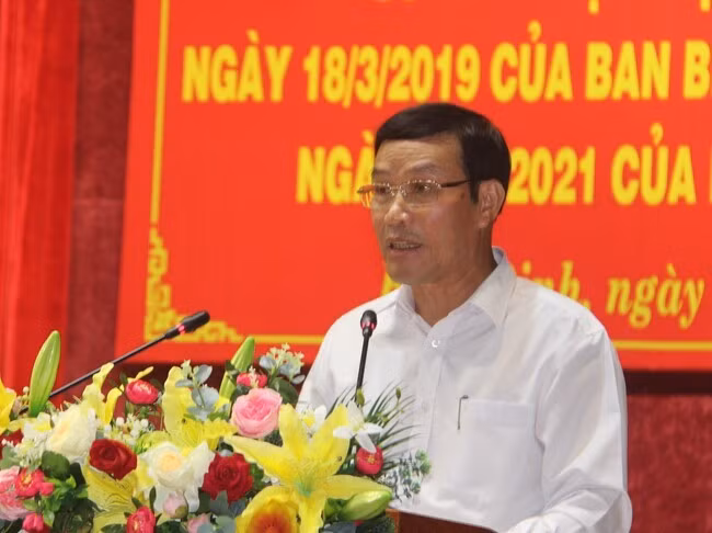 Phó Bí thư Thường trực Thị ủy Hoài Nhơn Lê Tự Hồng cho biết Thị ủy Hoài Nhơn đã tổ chức sơ kết, đánh giá cụ thể kết quả thực hiện nhiệm vụ của cán bộ lãnh đạo các sở, ban, ngành cấp tỉnh được phân công theo dõi địa bàn xã, phường. Ảnh: M.LÂM