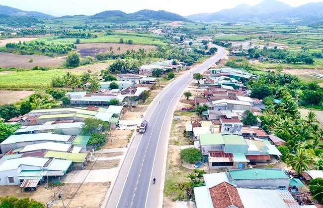 Dự kiến cao tốc Quy Nhơn - Pleiku có hướng tuyến song song với tuyến quốc lộ 19 và có chi phí hỗ trợ, bồi thường, tái định cư hơn 4.715 tỷ đồng. Dự kiến cao tốc Quy Nhơn - Pleiku có hướng tuyến song song với tuyến quốc lộ 19 và có chi phí hỗ trợ, bồi thường, tái định cư hơn 4.715 tỷ đồng.