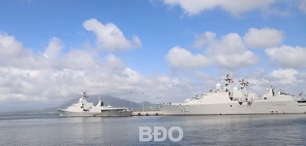 Chiến hạm 016 – Quang Trung cùng chiến hạm 012 – Lý Thái Tổ tại Quân cảng Cam Ranh. Chiến hạm 016 – Quang Trung cùng chiến hạm 012 – Lý Thái Tổ tại Quân cảng Cam Ranh.