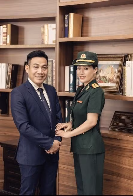 Nhà báo Vương Xuân Nguyên và NSƯT Hương Giang