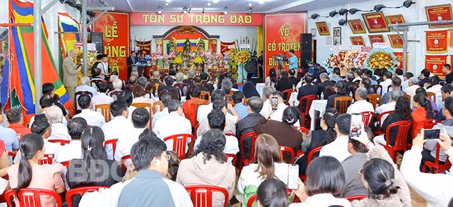 Quang cảnh lễ cúng tổ võ cổ truyền. ẢNH: NGUYỄN DŨNG