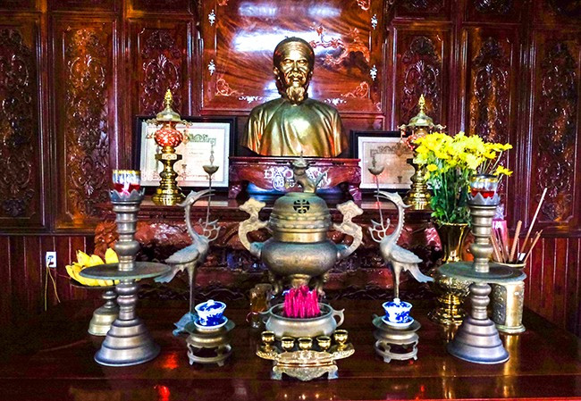 Án thờ Đào Tấn tại Đền thờ danh nhân văn hóa Đào Tấn, ở thôn Vinh Thạnh 1, xã Phước Lộc (huyện Tuy Phước). Ảnh: NGỌC NHUẬN