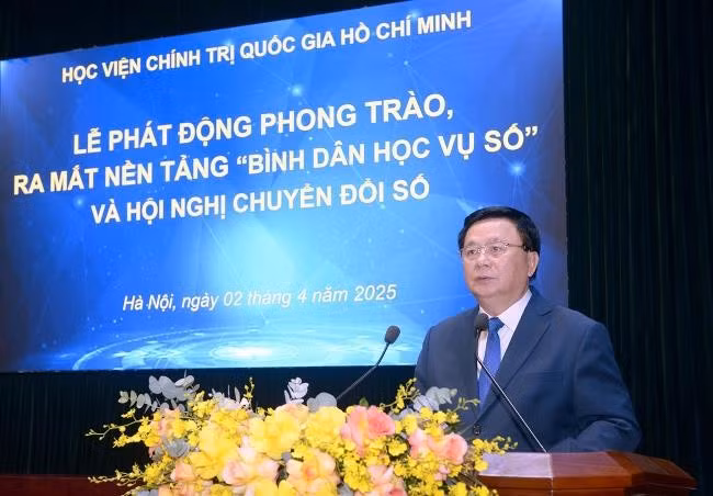 GS,TS Nguyễn Xuân Thắng, Ủy viên Bộ Chính trị, Giám đốc Học viện Chính trị quốc gia Hồ Chí Minh, Chủ tịch Hội đồng Lý luận Trung ương phát biểu tại sự kiện. Ảnh: FPT