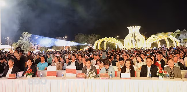 Đại biểu tham dự Lễ hội. Ảnh: K.VY Đại biểu tham dự Lễ hội. Ảnh: K.VY