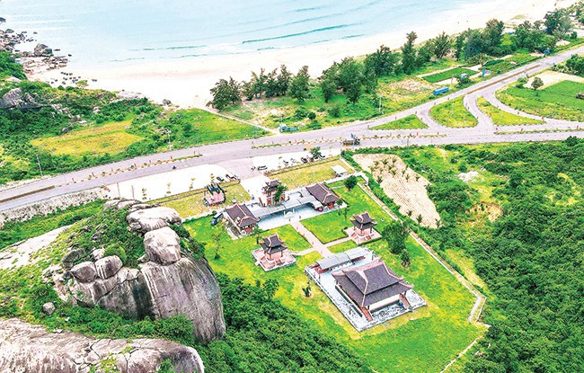 Đền thờ Nguyễn Trung Trực tại Bình Định dần trở thành một điểm đến quan trọng, góp phần lan tỏa tinh thần yêu nước của vị anh hùng dân tộc. Ảnh: NGỌC NHUẬN Đền thờ Nguyễn Trung Trực tại Bình Định dần trở thành một điểm đến quan trọng, góp phần lan tỏa tinh thần yêu nước của vị anh hùng dân tộc. Ảnh: NGỌC NHUẬN