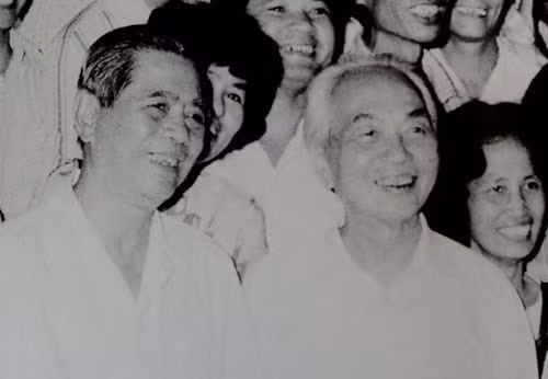 Tổng Bí thư Nguyễn Văn Linh và Đại tướng Võ Nguyên Giáp. Ảnh tư liệu.