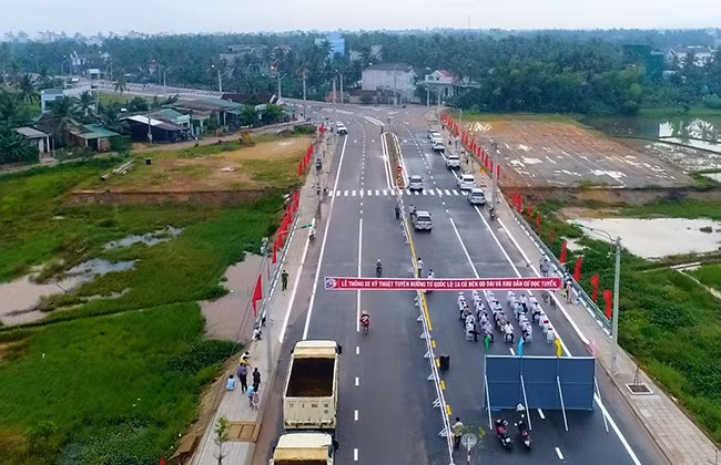 Tuyến đường từ QL 1A cũ đến Gò Dài (Tam Quan Bắc) được thông xe kỹ thuật ngày 16.10.2021. Ảnh: QUANG HẢI