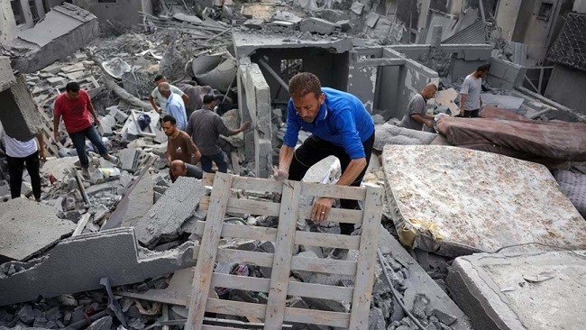 Người dân Gaza tìm kiếm nạn nhân sau một cuộc tấn công. (Ảnh: Reuters) Người dân Gaza tìm kiếm nạn nhân sau một cuộc tấn công. (Ảnh: Reuters)