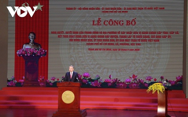 Lễ công bố các Nghị quyết, Quyết định của Trung ương và địa phương về sáp nhập đơn vị hành chính cấp tỉnh, cấp xã, kết thúc hoạt động đơn vị hành chính cấp huyện, thành lập tổ chức đảng, chỉ định cấp ủy, hội đồng nhân dân, ủy ban nhân dân, ủy ban Mặt trận Tổ quốc Việt Nam TPHCM, xã, phường, đặc khu. Buổi lễ được truyền hình trực tuyến đến 168 điểm cầu ở các phường, xã, đặc khu của TPHCM.